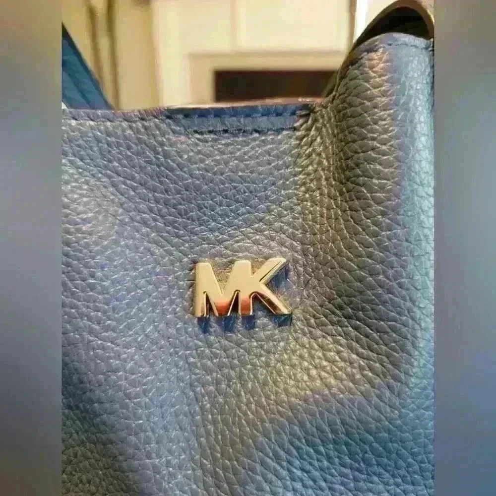 Michael Kors 2tone Blue leather bag - Picture 9 of 11